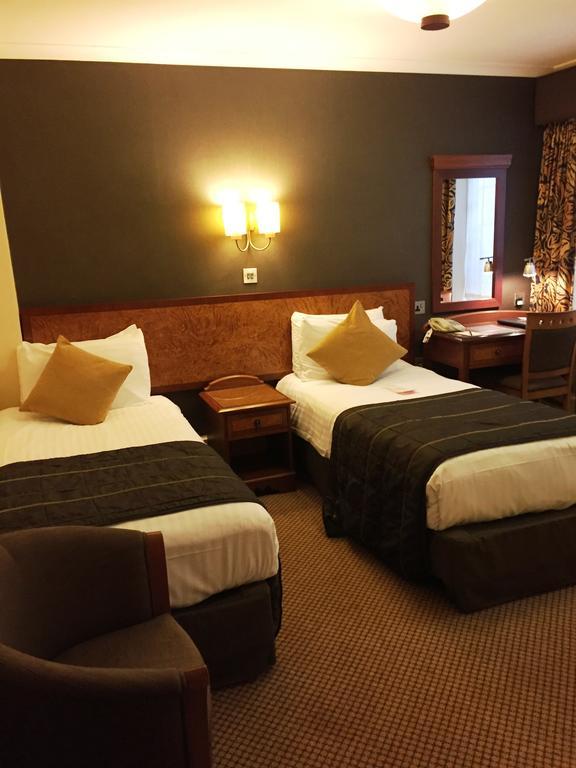 The Royal Chace Hotel Энфилд Экстерьер фото