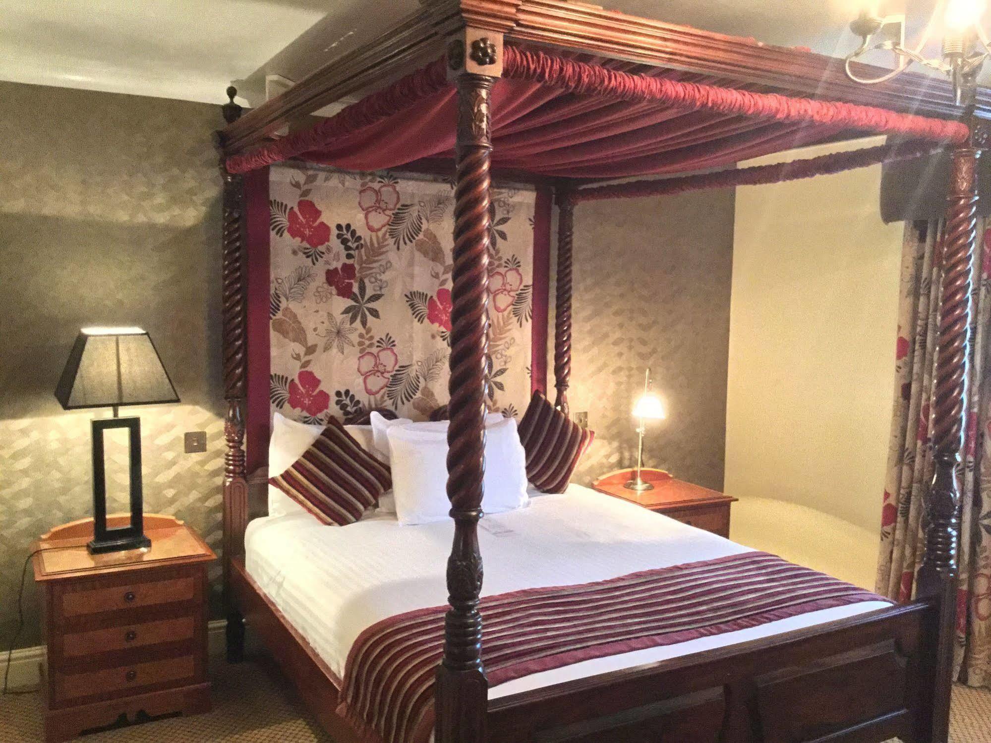 The Royal Chace Hotel Энфилд Экстерьер фото